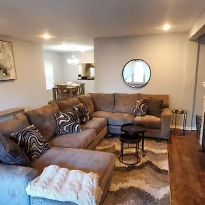 Quiet 3 Bedroom In Private New York