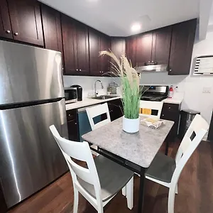 Cozy 1 Bedroom With Outdoor Patio Space New York