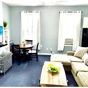 3 Bedrooms 1 Bath Apt, 10 Min To Manhattan! New York